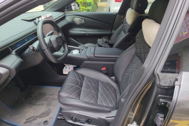 Used Lynk & Co 10 EM-P 2025 Model 240 Four-Wheel Drive Ultra Left Front Seat