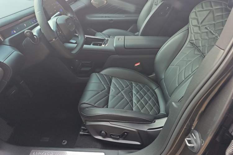 Used Lynk & Co 10 EM-P 2025 Facelifted Model 240 All-Wheel Drive Ultra Left Front Seat