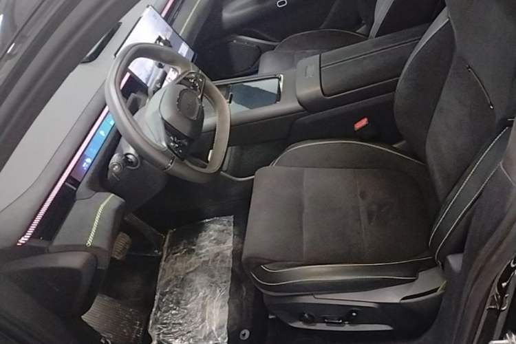 Used Lynk & Co 10 EM-P 2025 Model 240 All-Wheel Drive Ultra—Sport Edition Left Front Seat