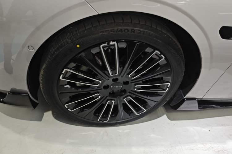Used Lynk & Co 10 EM-P 2025 Facelifted Model 240 All-Wheel Drive Ultra—Sport Edition Left Front Wheel Hub