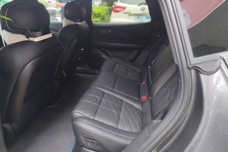 Used Lynk & Co 10 EM-P 2025 Model 240 Four-Wheel Drive Ultra Left Rear Seat