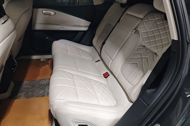 Used Lynk & Co 10 EM-P 2025 Model 120 Four-Wheel Drive Ultra Left Rear Seat