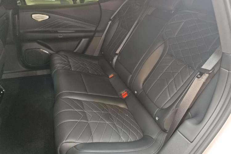 Used Lynk & Co 10 EM-P 2025 Model 120 Four-Wheel Drive Ultra Left Rear Seat
