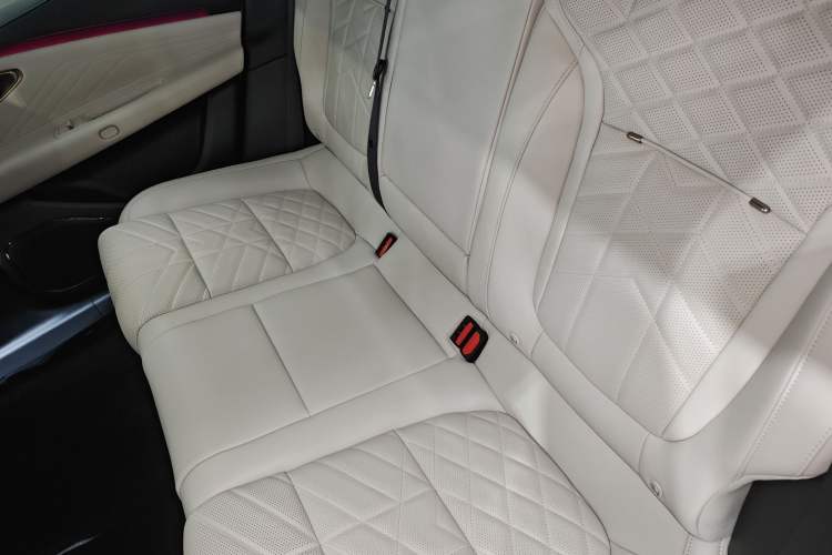 Used Lynk & Co 10 EM-P 2025 Facelifted Model 240 All-Wheel Drive Ultra—Sport Edition Left Rear Seat