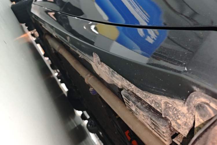 Used Lynk & Co 10 EM-P 2025 Model 120 Four-Wheel Drive Ultra Left Side Sill