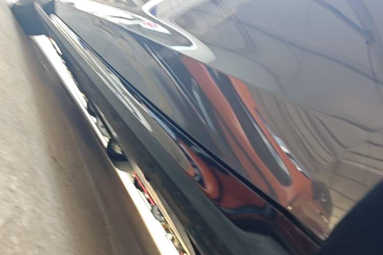 Used Lynk & Co 10 EM-P 2025 Facelifted Model 240 All-Wheel Drive Ultra Left Side Sill