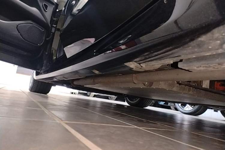 Used Lynk & Co 10 EM-P 2025 Model 240 All-Wheel Drive Ultra—Sport Edition Left Side Sill