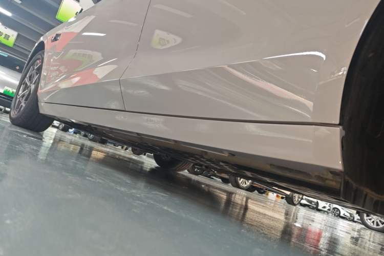 Used Lynk & Co 10 EM-P 2025 Model 120 Four-Wheel Drive Ultra Left Side Sill