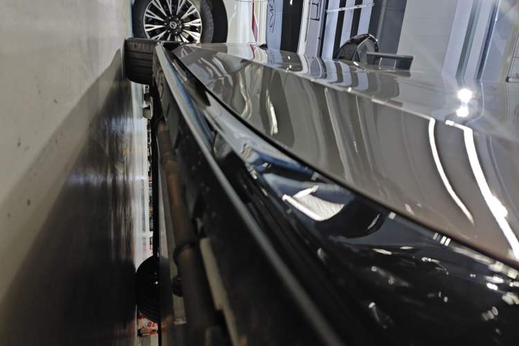 Used Lynk & Co 10 EM-P 2025 Facelifted Model 240 All-Wheel Drive Ultra—Sport Edition Left Side Sill