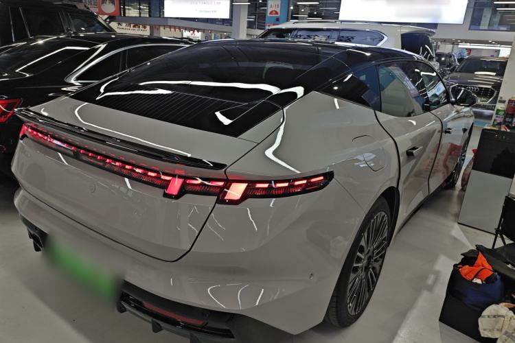 Used Lynk & Co 10 EM-P 2025 Facelifted Model 240 All-Wheel Drive Ultra—Sport Edition Rear Right 45 Deg