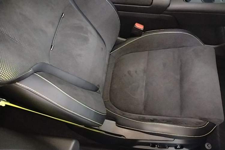 Used Lynk & Co 10 EM-P 2025 Model 240 All-Wheel Drive Ultra—Sport Edition Right Front Seat