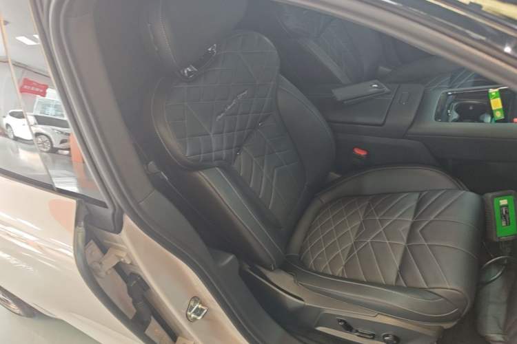 Used Lynk & Co 10 EM-P 2025 Model 120 Four-Wheel Drive Ultra Right Front Seat