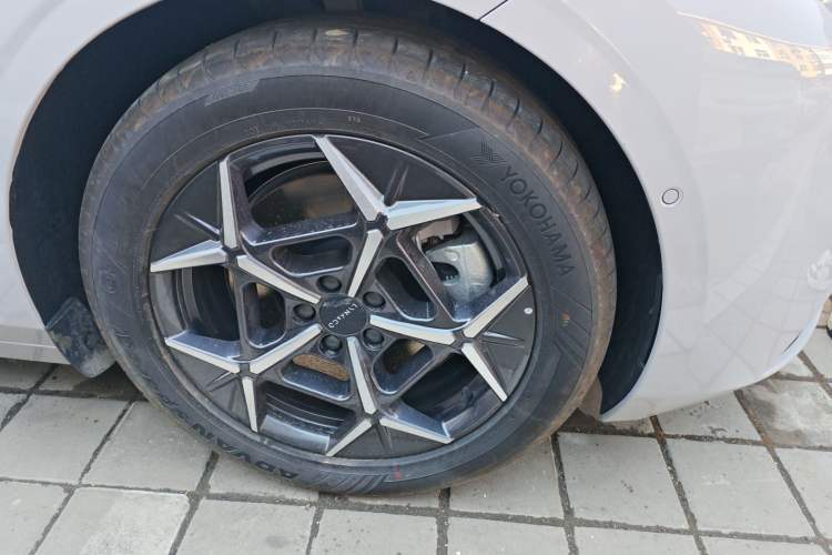 Used Lynk & Co 10 EM-P 2025 Model 240 Four-Wheel Drive Ultra Right Front Wheel Hub