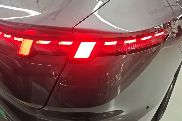 Used Lynk & Co 10 EM-P 2025 Model 120 Four-Wheel Drive Ultra Right Rear Taillight