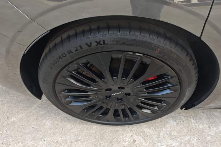 Used Lynk & Co 10 EM-P 2025 Facelifted Model 240 All-Wheel Drive Ultra Right Rear Wheel Hub
