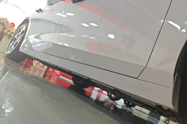 Used Lynk & Co 10 EM-P 2025 Model 120 Four-Wheel Drive Ultra Right Side Sill