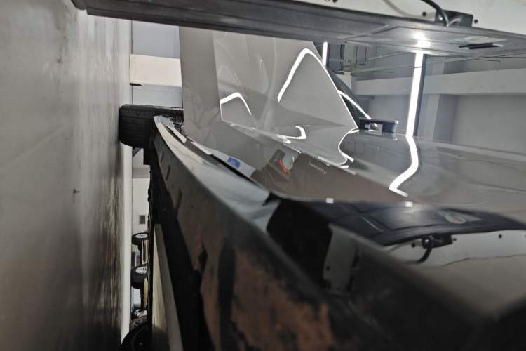 Used Lynk & Co 10 EM-P 2025 Facelifted Model 240 All-Wheel Drive Ultra—Sport Edition Right Side Sill