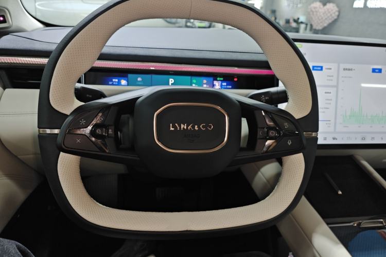 Used Lynk & Co 10 EM-P 2025 Facelifted Model 240 All-Wheel Drive Ultra—Sport Edition Steering Wheel