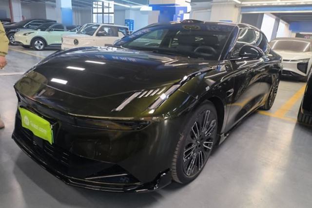 Used Lynk & Co 10 EM-P 2025 Model 240 All-Wheel Drive Ultra—Sport Edition