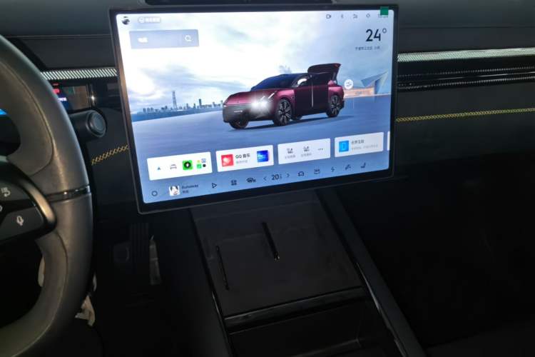 Used Lynk & Co 10 EM-P 2025 Model 240 All-Wheel Drive Ultra—Sport Edition Audio And AC Panel