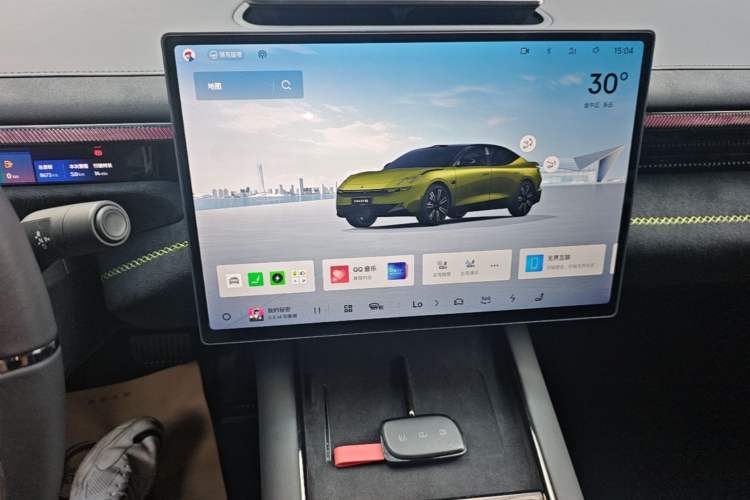 Used Lynk & Co 10 EM-P 2025 Model 240 All-Wheel Drive Ultra—Sport Edition Audio And AC Panel