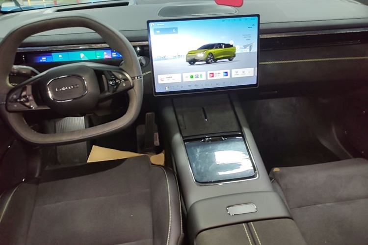 Used Lynk & Co 10 EM-P 2025 Model 240 All-Wheel Drive Ultra—Sport Edition Center Console