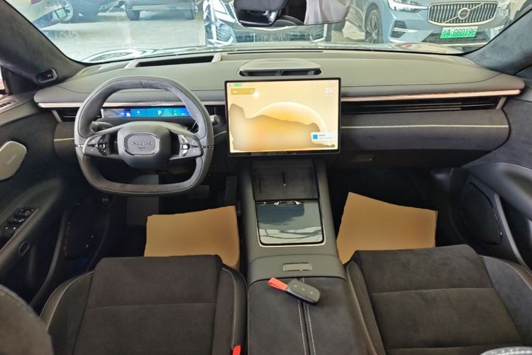 Used Lynk & Co 10 EM-P 2025 Model 240 All-Wheel Drive Ultra—Sport Edition Center Console