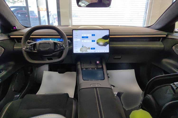 Used Lynk & Co 10 EM-P 2025 Model 240 All-Wheel Drive Ultra—Sport Edition Center Console