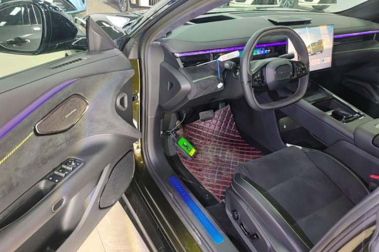 Used Lynk & Co 10 EM-P 2025 Model 240 All-Wheel Drive Ultra—Sport Edition Driver Seat