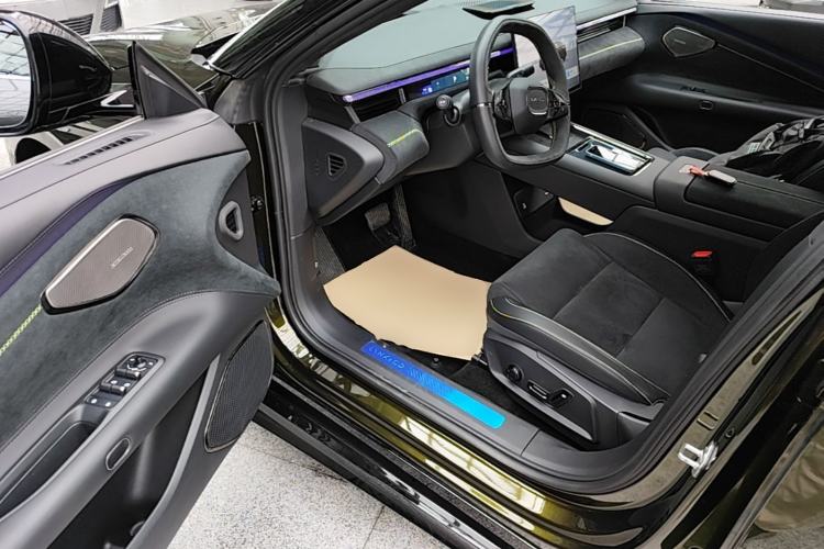 Used Lynk & Co 10 EM-P 2025 Model 240 All-Wheel Drive Ultra—Sport Edition Driver Seat