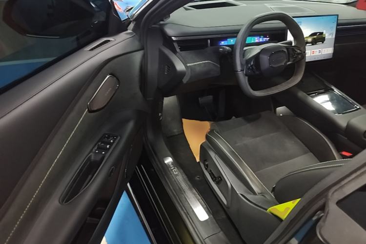 Used Lynk & Co 10 EM-P 2025 Model 240 All-Wheel Drive Ultra—Sport Edition Driver Seat