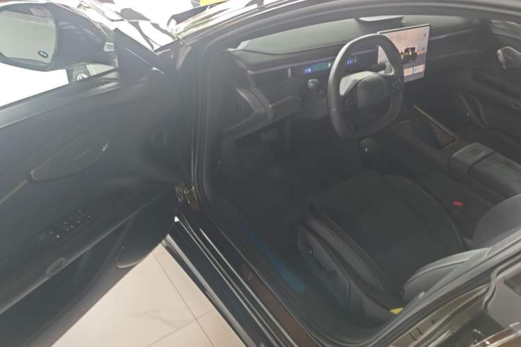 Used Lynk & Co 10 EM-P 2025 Model 240 All-Wheel Drive Ultra—Sport Edition Driver Seat