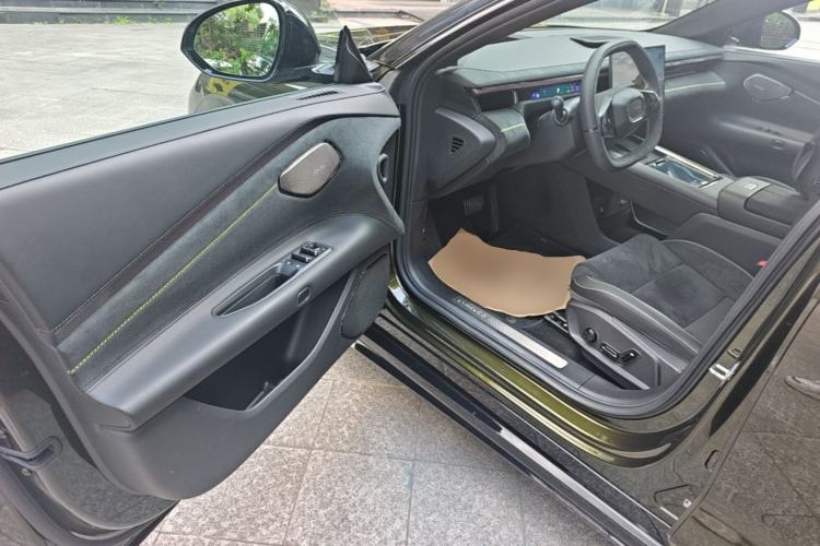 Used Lynk & Co 10 EM-P 2025 Model 240 All-Wheel Drive Ultra—Sport Edition Driver Seat
