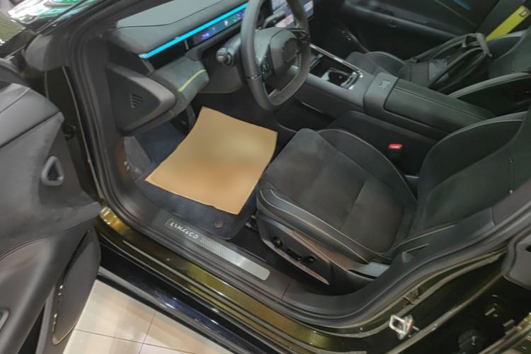 Used Lynk & Co 10 EM-P 2025 Model 240 All-Wheel Drive Ultra—Sport Edition Driver Seat