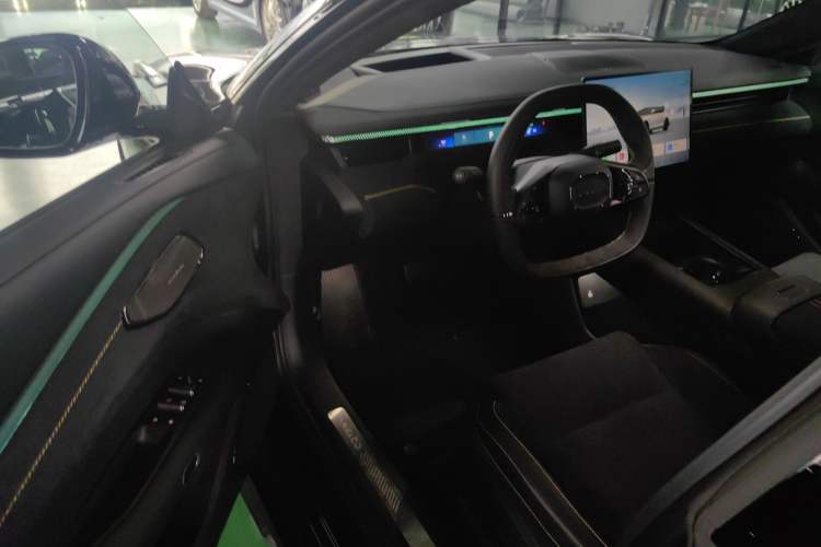 Used Lynk & Co 10 EM-P 2025 Model 240 All-Wheel Drive Ultra—Sport Edition Driver Seat