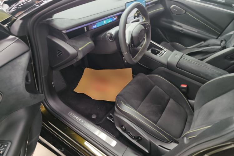 Used Lynk & Co 10 EM-P 2025 Model 240 All-Wheel Drive Ultra—Sport Edition Driver Seat