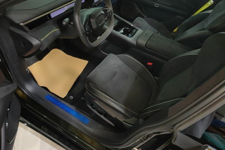 Used Lynk & Co 10 EM-P 2025 Model 240 All-Wheel Drive Ultra—Sport Edition Driver Seat