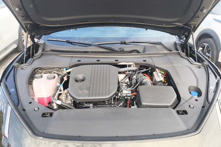 Used Lynk & Co 10 EM-P 2025 Model 240 All-Wheel Drive Ultra—Sport Edition Engine Bay