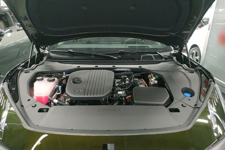 Used Lynk & Co 10 EM-P 2025 Model 240 All-Wheel Drive Ultra—Sport Edition Engine Bay