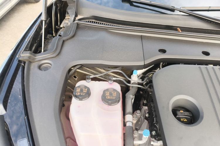 Used Lynk & Co 10 EM-P 2025 Model 240 All-Wheel Drive Ultra—Sport Edition Engine Bay Right