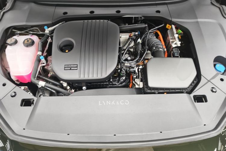 Used Lynk & Co 10 EM-P 2025 Model 240 All-Wheel Drive Ultra—Sport Edition Engine Bay