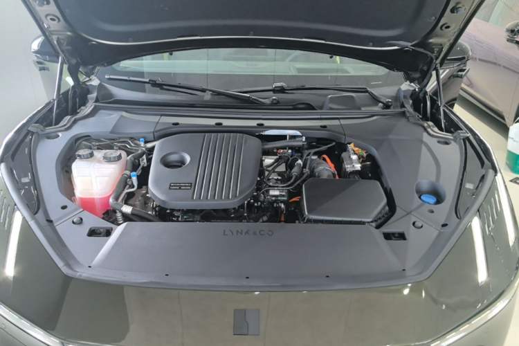 Used Lynk & Co 10 EM-P 2025 Model 240 All-Wheel Drive Ultra—Sport Edition Engine Bay