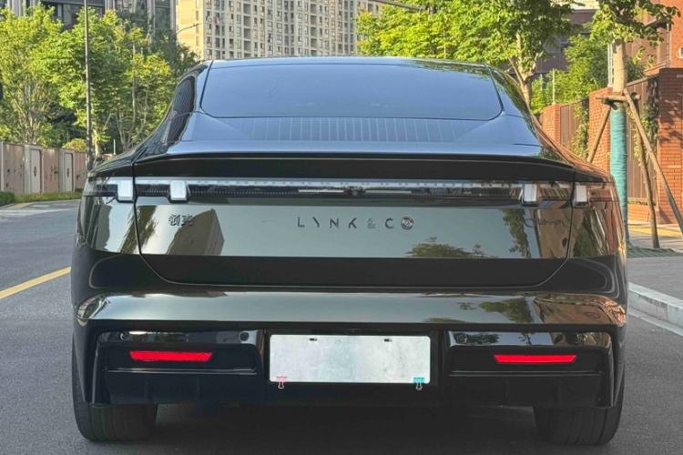 Used Lynk & Co 10 EM-P 2025 Model 240 All-Wheel Drive Ultra—Sport Edition Exterior 2