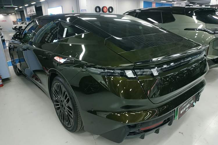 Used Lynk & Co 10 EM-P 2025 Model 240 All-Wheel Drive Ultra—Sport Edition Exterior 3
