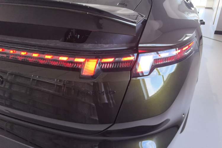 Used Lynk & Co 10 EM-P 2025 Model 240 All-Wheel Drive Ultra—Sport Edition Exterior 3