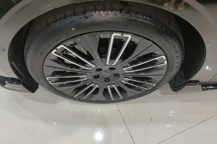Used Lynk & Co 10 EM-P 2025 Model 240 All-Wheel Drive Ultra—Sport Edition Exterior 4