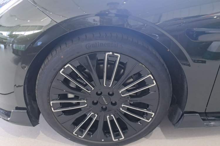 Used Lynk & Co 10 EM-P 2025 Model 240 All-Wheel Drive Ultra—Sport Edition Exterior 4