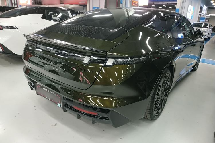 Used Lynk & Co 10 EM-P 2025 Model 240 All-Wheel Drive Ultra—Sport Edition Exterior 5