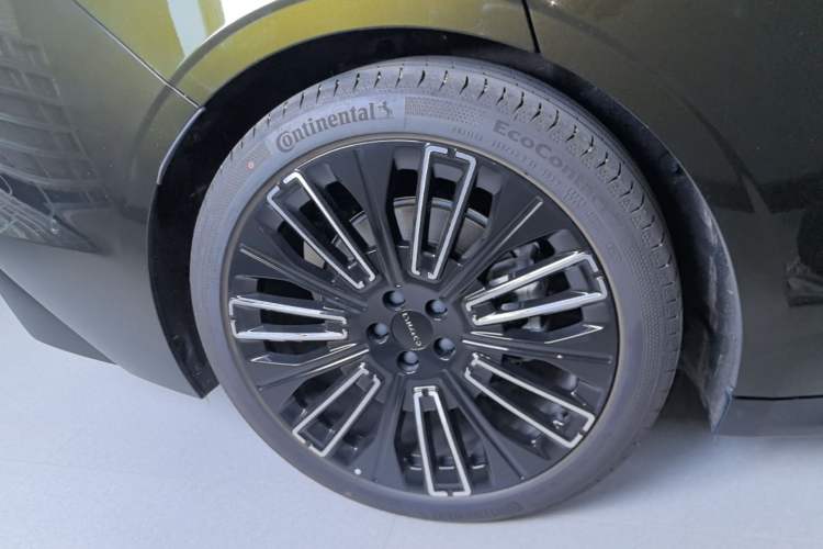 Used Lynk & Co 10 EM-P 2025 Model 240 All-Wheel Drive Ultra—Sport Edition Exterior 5