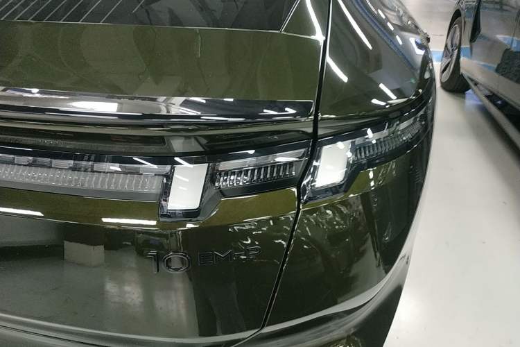 Used Lynk & Co 10 EM-P 2025 Model 240 All-Wheel Drive Ultra—Sport Edition Exterior 6